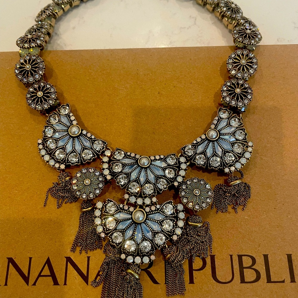 BR chunky blue stone necklace
